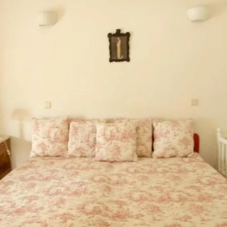 With One Bedroom In With Shared Pool And Balcony Appartement